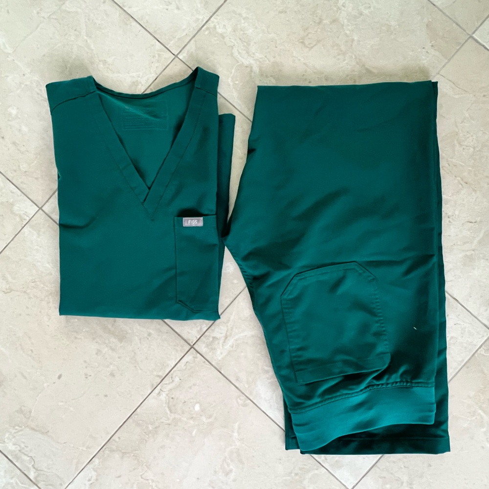 Like new Forest Green Catarina & Livingston Figs scrubs